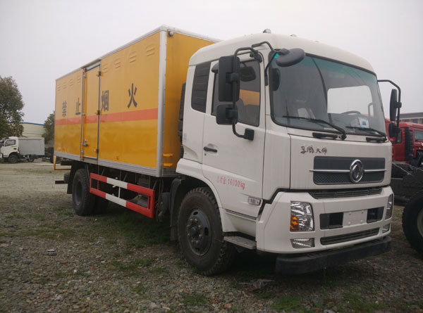 東風(fēng)天錦10噸6.6米易燃?xì)怏w廂式運(yùn)輸車