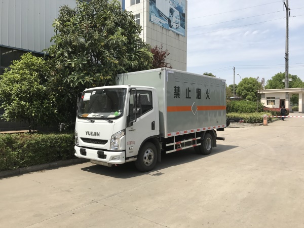 躍進(jìn)3.65噸民爆物品運(yùn)輸車(chē)炸藥車(chē)