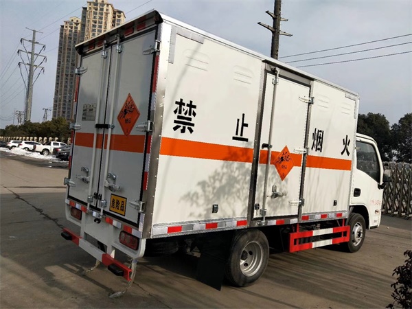 躍進(jìn)小福星柴油小型易燃?xì)怏w運(yùn)輸車(chē)