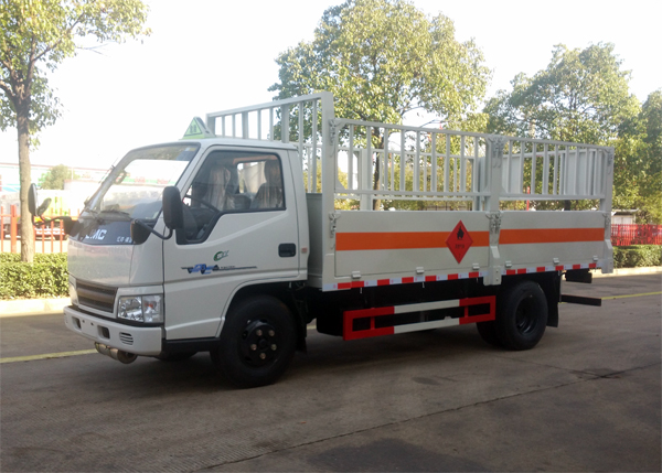 江鈴順達(dá)4.2米2.8噸氣瓶運輸車