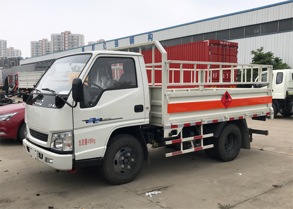 江鈴順達3.1米1.7噸藍(lán)牌氣瓶運輸車