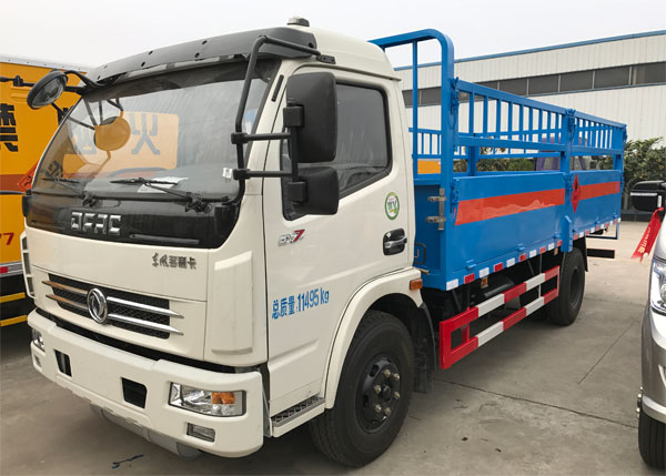 東風(fēng)多利卡朝柴5.1米7噸氣瓶運(yùn)輸車(chē)