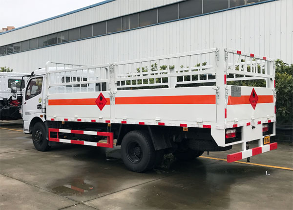 東風(fēng)多利卡朝柴5.1米7噸氣瓶運(yùn)輸車(chē)