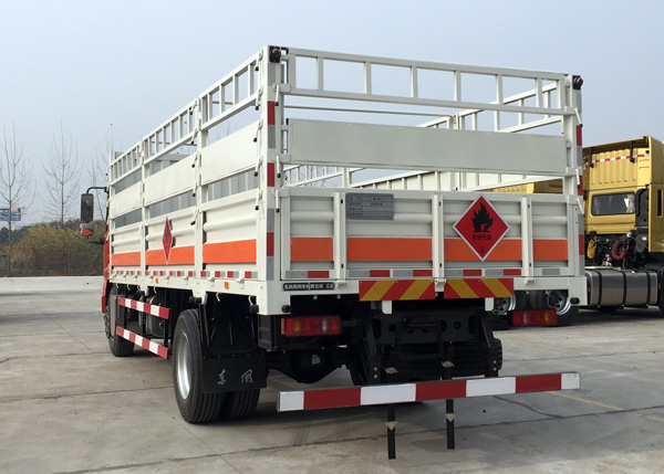 東風(fēng)天錦6.6米8.6噸氣瓶運輸車
