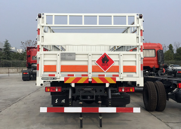 東風(fēng)天錦6.6米8.6噸氣瓶運輸車