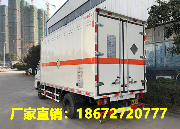 藍(lán)牌煙花爆竹運(yùn)輸車(chē)
